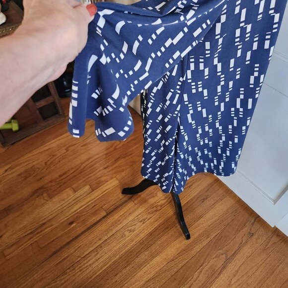 Alfani Three Quarter Sleeves Navy and White Stretch Top Sz XL - Picture 5 of 10